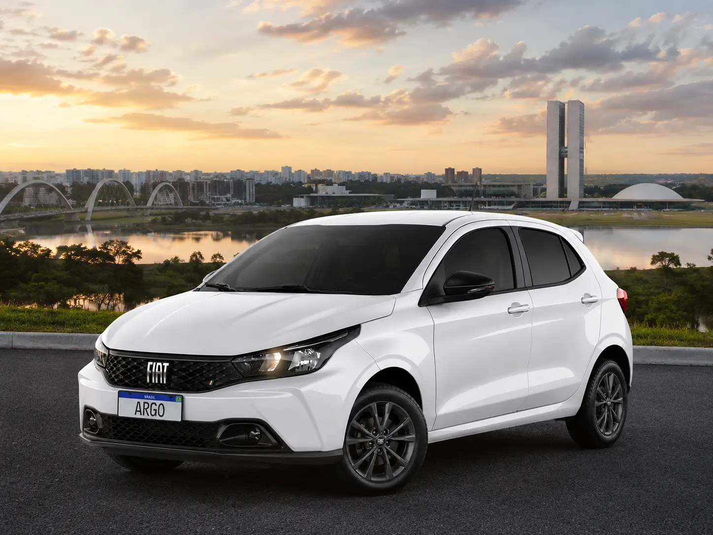 Fiat Argo ou Volkswagen Voyage